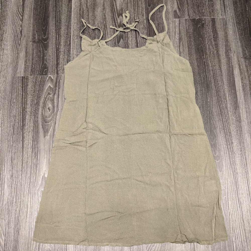Oak + Fort Crinkle Spaghetti Strap Dress